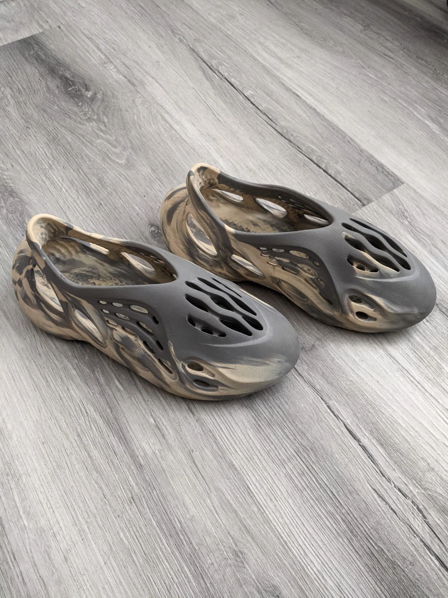 Preços baixos em Yeezy Foam RNNR MXT Moon Gray | eBay