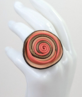 Ring aus Leder ca. 63 (20 mm) Handarbeit spiralförmige Gestaltung