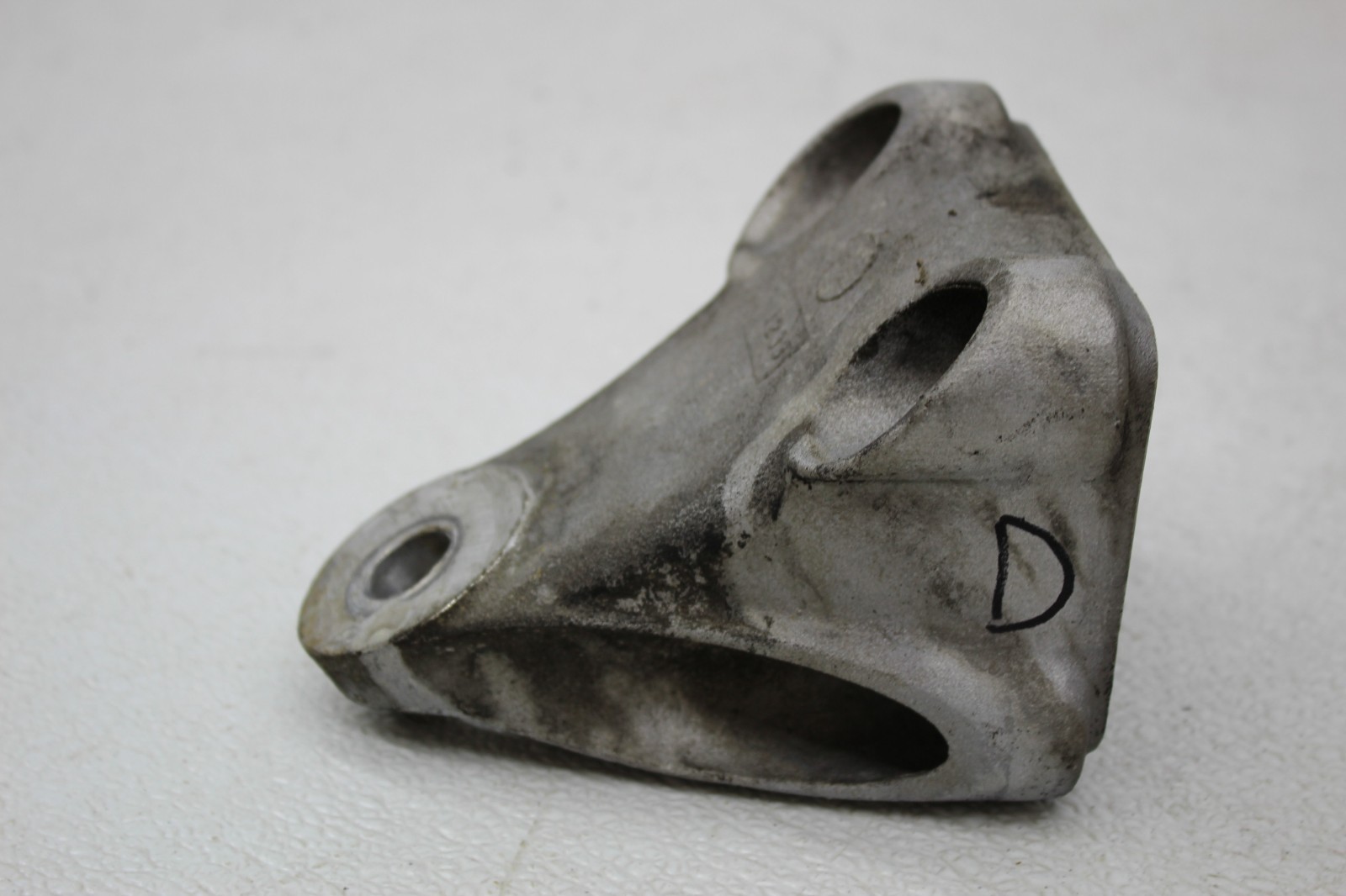 99-01 FERRARI 456 M LEFT SIDE ENGINE MOTOR MOUNT BRACKET