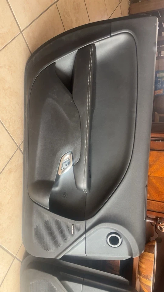 Dodge Challenger Pannels Black Leather Door Panels Pair - Imagem 2 de 4