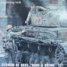 1/35 Resin Figure Model Kit WWII German At Rest 2 Soldiers Unassembled Unpainted