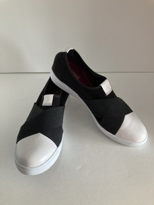 Munro Women's Anjela Slip On Sneakers 8.5M Black White Elastic Comfort Shoes EUC