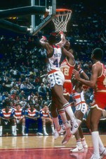 Kenny Carr of the Cleveland Cavaliers 1981 Basketball Photo 13