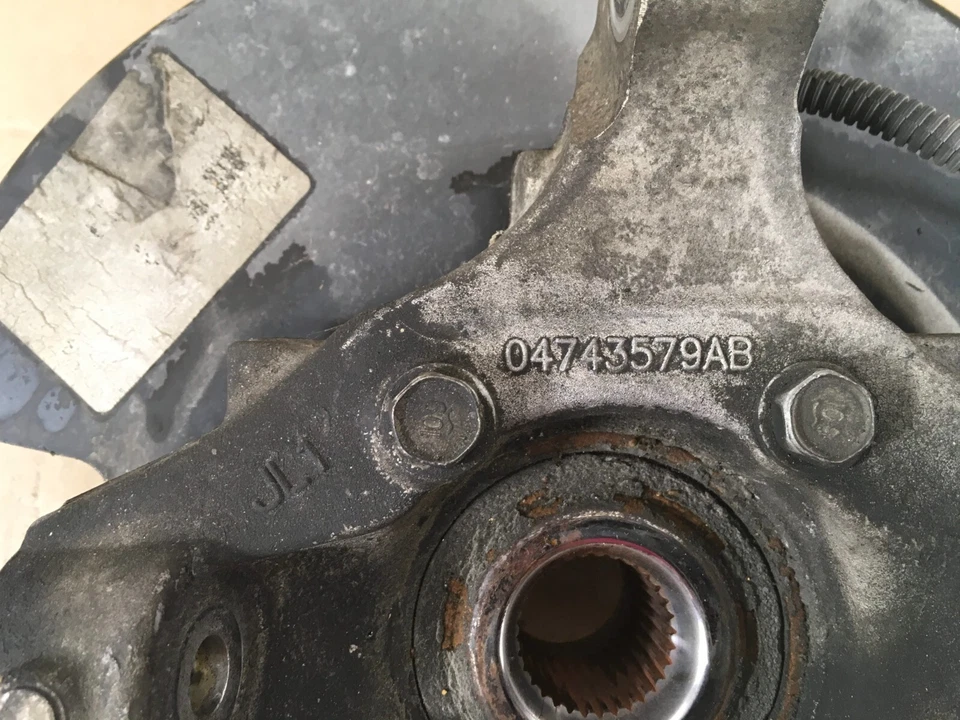 Dodge Grand Caravan 2017 buje de cojinete de rueda delantera izquierda 04743579AB KAD13508 OEM. Foto 2 de 4