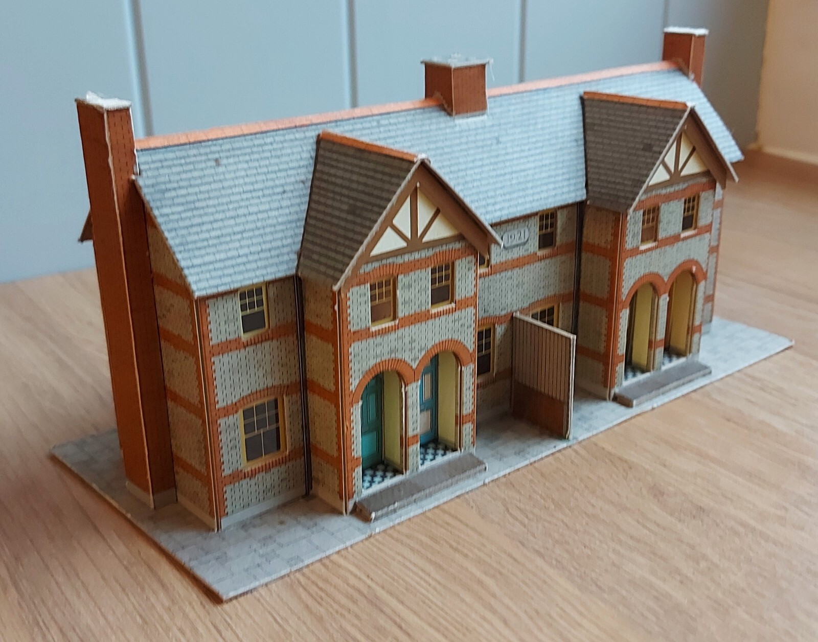 Lot of 9 Superquick OO Gauge Cardboard Buildings / Platform / Church eBay