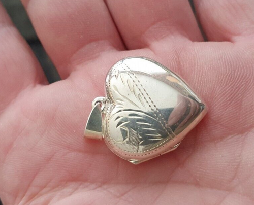Solid sterling silver heart shaped pendant (stamped) - Foto 6 di 7