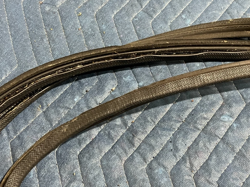 1983 - 1985 年保时捷 944 后舱后备箱密封气象保护垫圈原始设备制造商 #2478EM — 第 2/4 张图片