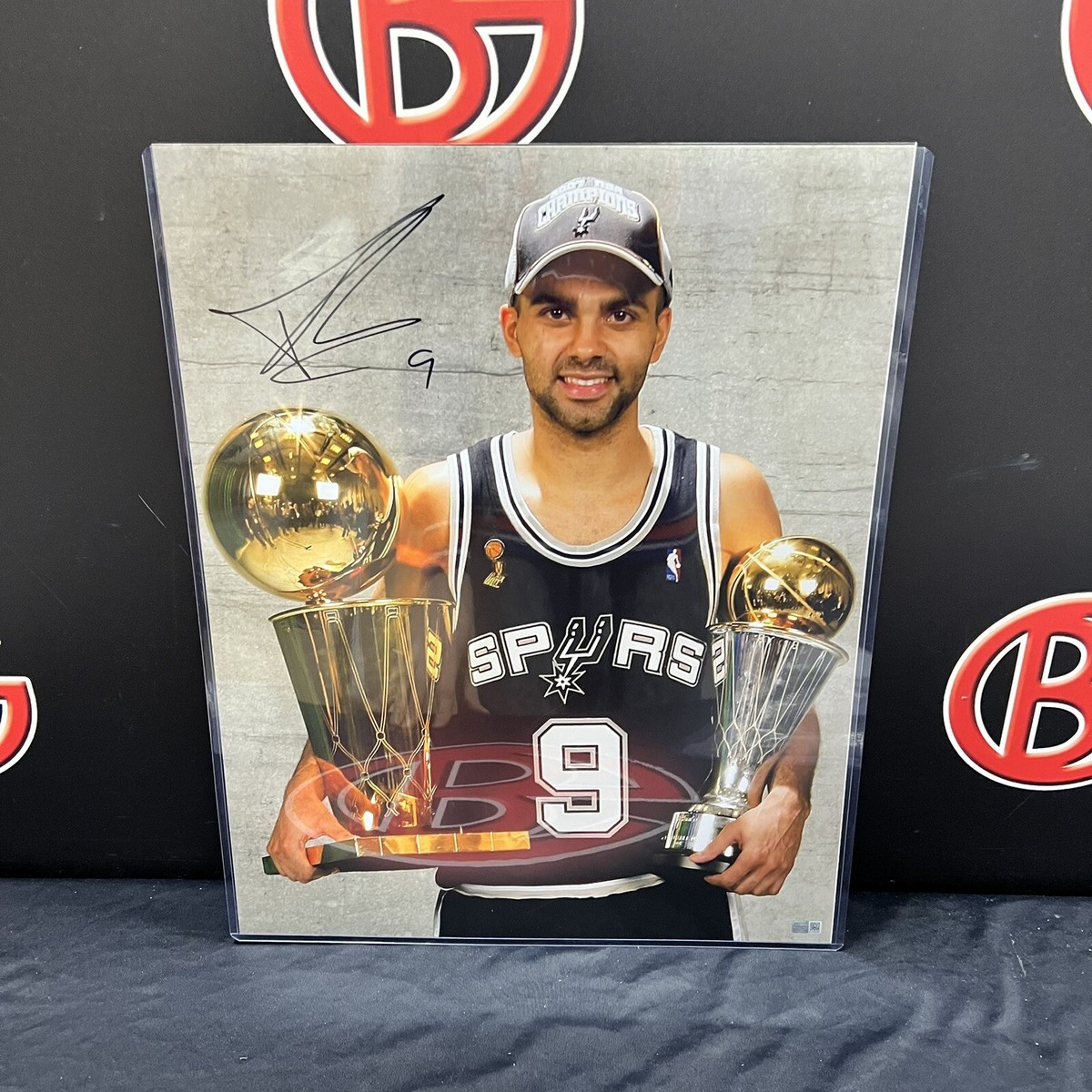 Tony Parker Signed 16x20 Photo San Antonio Spurs Finals MVP Trophy