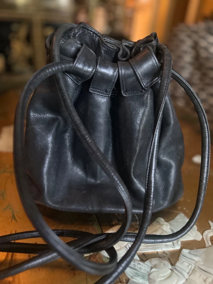 Bolso de hombro Donna Karan vintage Y2K para mujer negro con cordón bolso cubo ~ bonito Foto 2 de 4