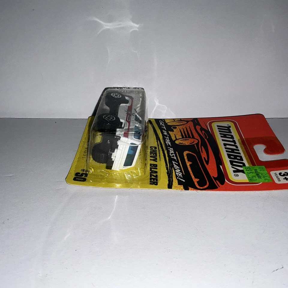 1983 MATCHBOX 4X4 CHEVY BLAZER SHERIFF SP-7 WHITE 1:64 DIECAST 3" TRUCK W/ RED - Image 3 of 4