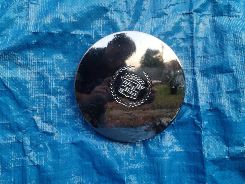 Tapacubos centrales cromados Cadillac Deville Eldorado 2000-2001 9593259 emblema pequeño Foto 2 de 4