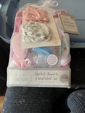 NIP! Baby Hooded Towel & 4 Washcloth Set. BONUS Comb And Brush