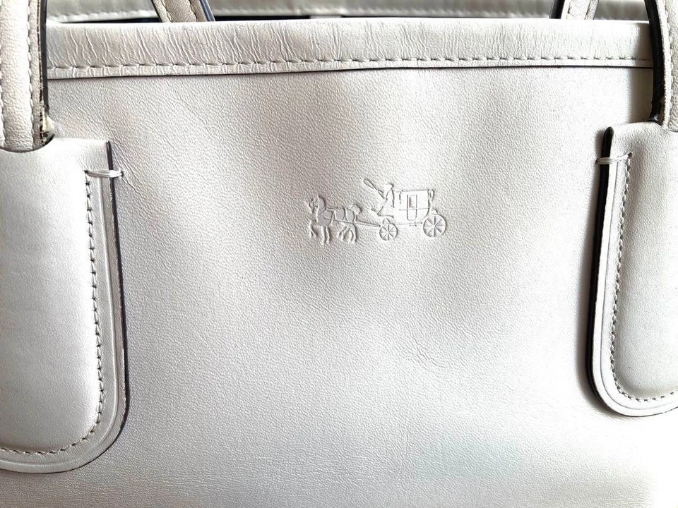 COACH x PEANUTS Snoopy Woodstock Tote Bag White Leather Limited Edition Used - Image 3 of 4