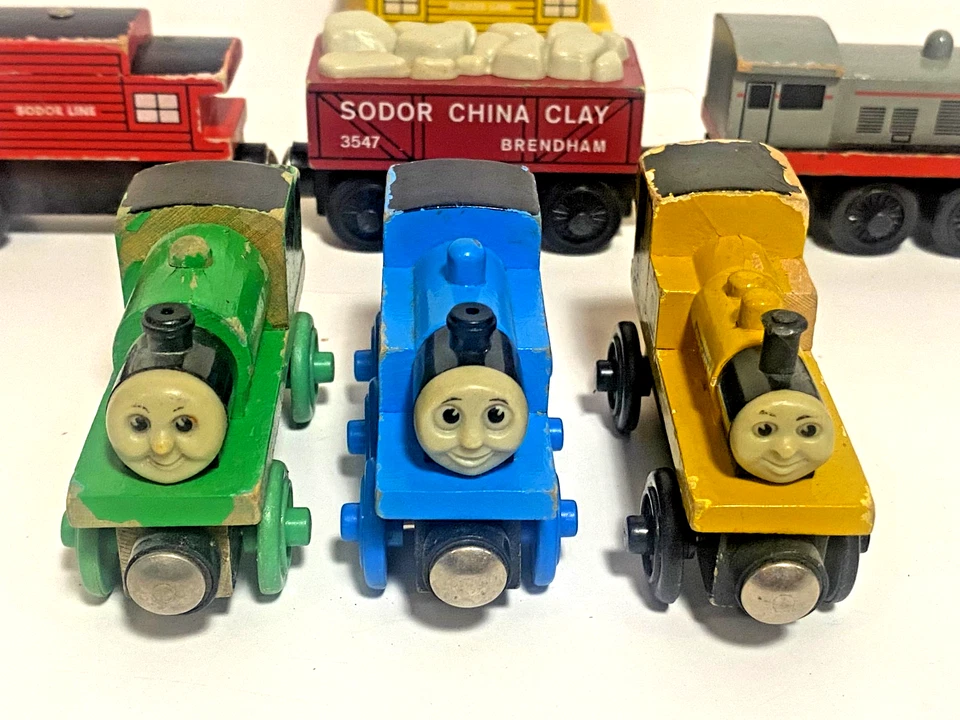 LOTE DE MOTOR DIÉSEL MADERA THOMAS THE TRAIN # 109 - VAGONES PERCY DUCAN FRANK SODAR Foto 2 de 4