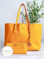 Borsa da viaggio Michael Kors Jet Set gialla in pelle saffiano MK + borsetta 30S3GTVT