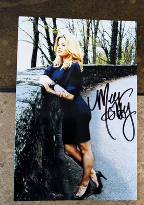 #ad Megan Hilty Signed 4 x 6 Photo Actress Singer Guaranteed to pass Authentication $30.00