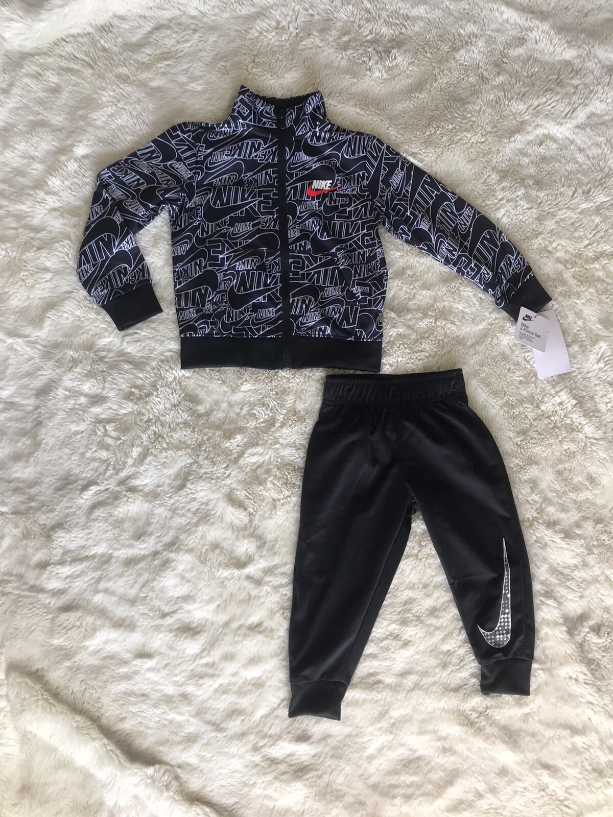 Nike 2T/ 2pc Tracksuit