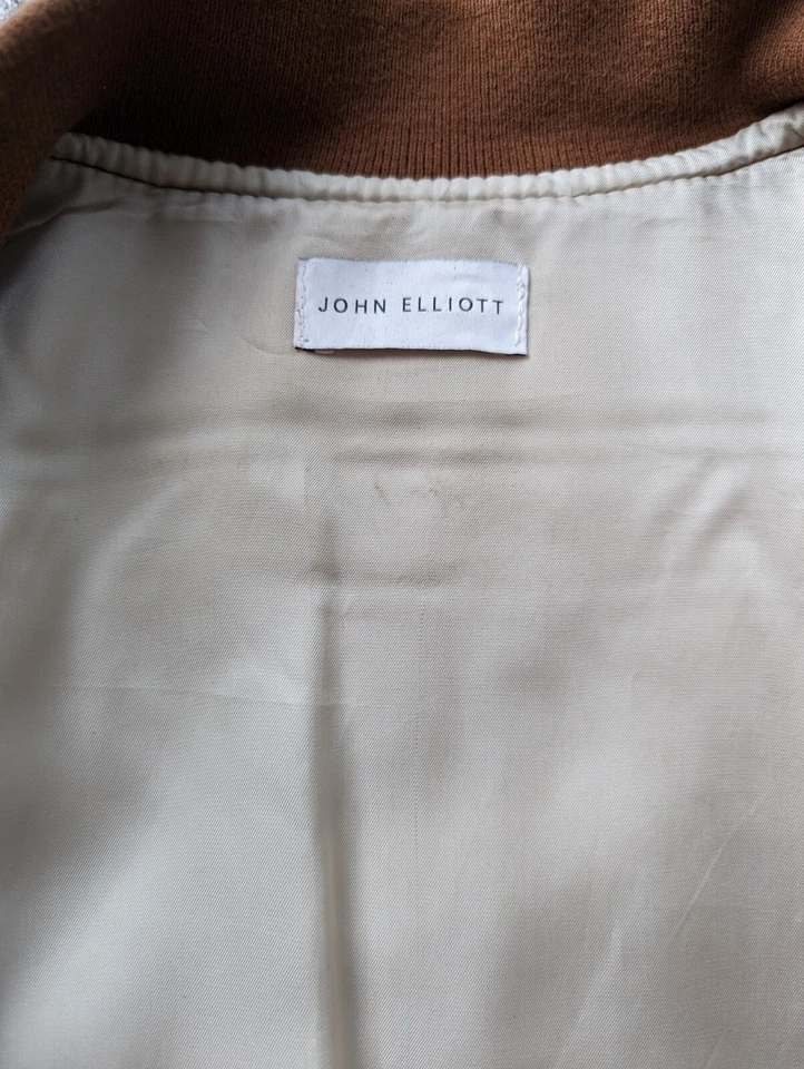 CHAQUETA BOMBER ESTADIO JOHN ELLIOTT MARRÓN CUERO TALLA MEDIANA Foto 4 de 4