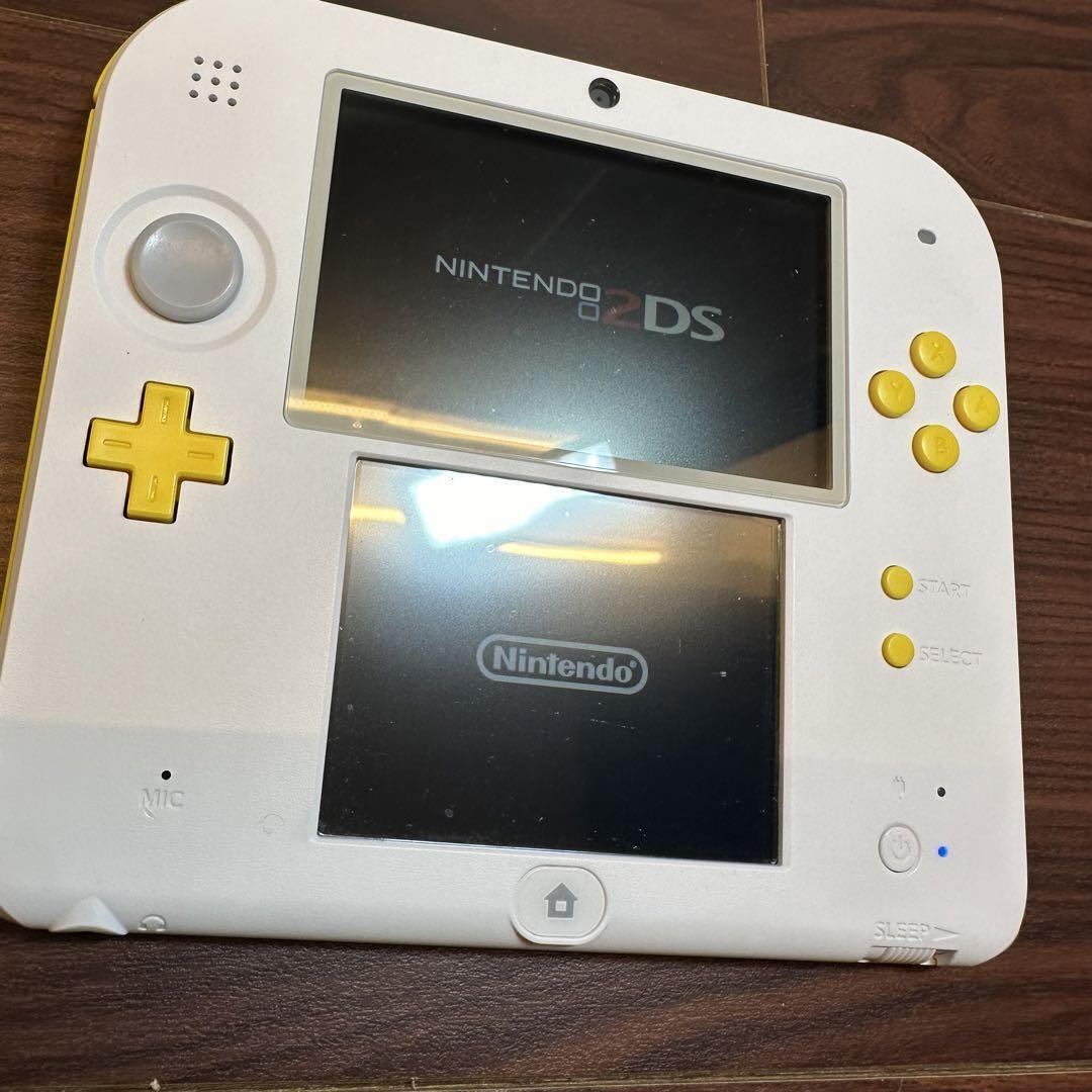 Nintendo 2DS Super Mario pack white yellow limited color Nintendo 2DS Super Mario pack white yellow limited color