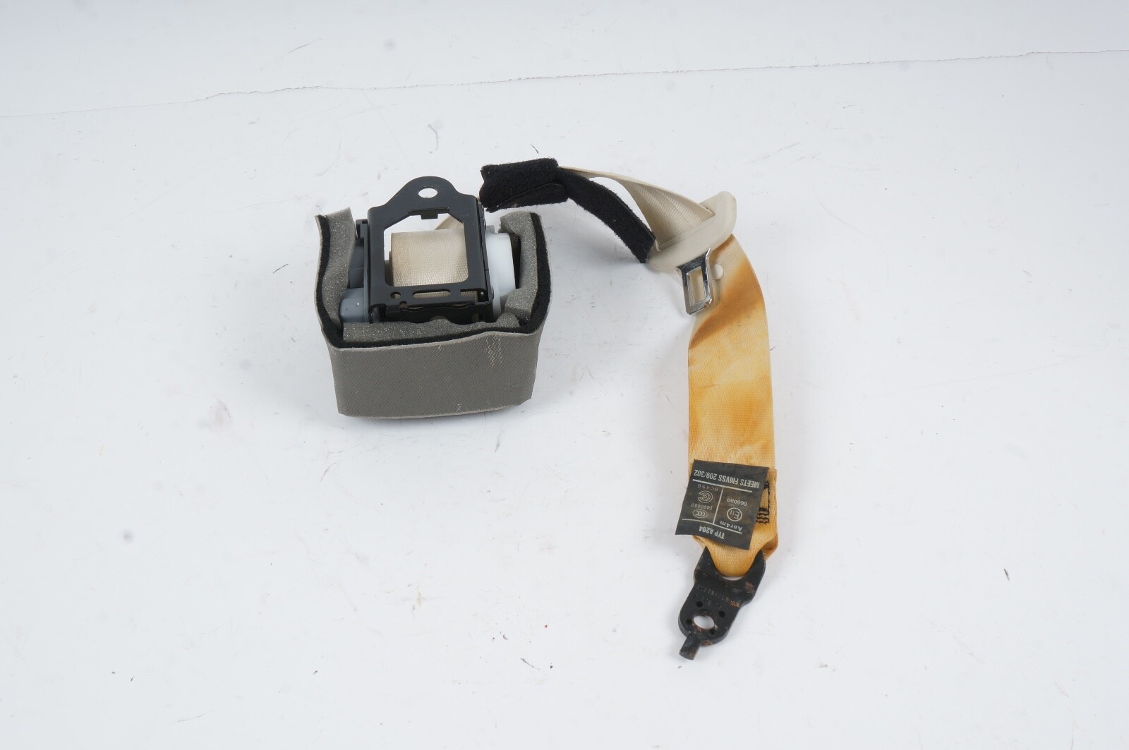 10-20 BENTLEY MULSANNE REAR CENTER PASSENGER SIDE SEAT BELT RETRACTOR RIGHT ASSY