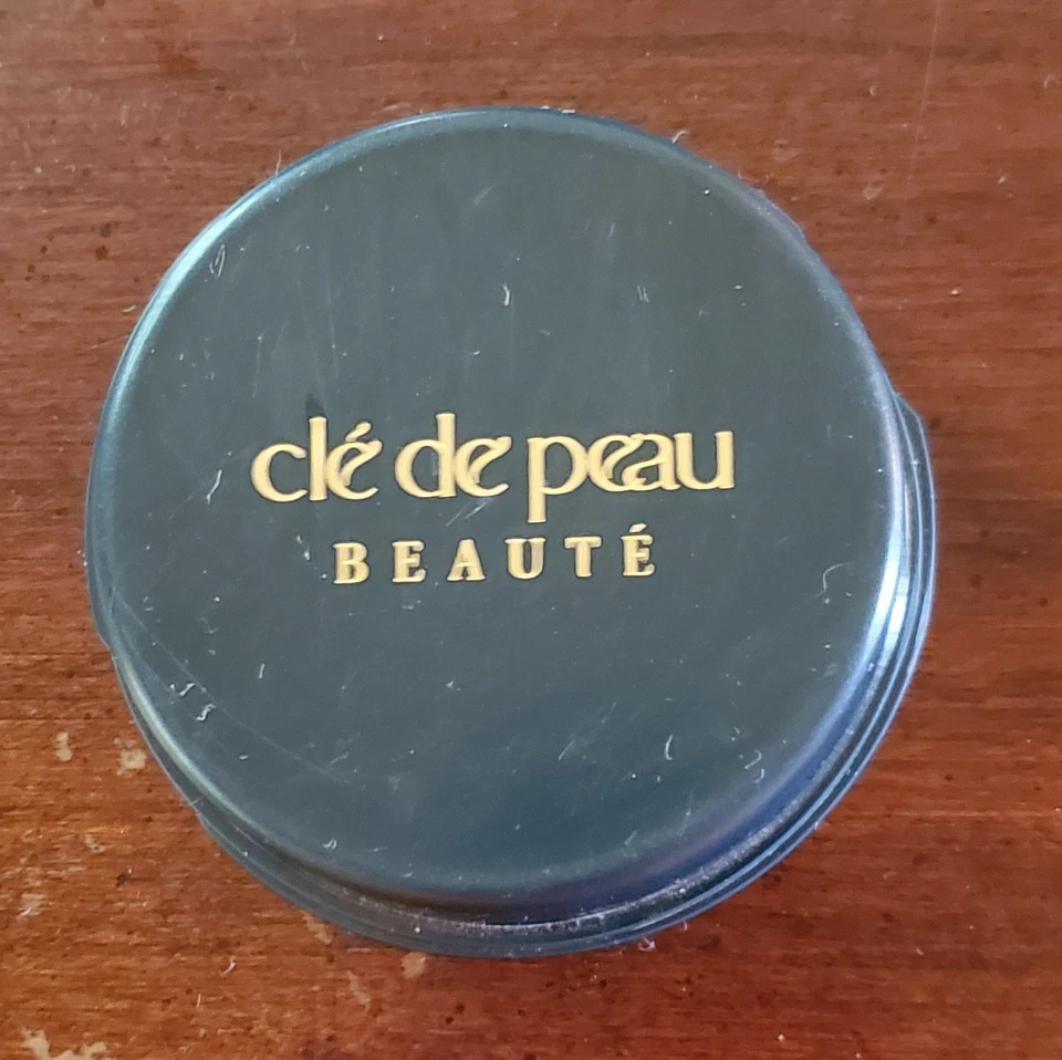 RARE Cle De Peau NEW #72 'Perfect Enhancing Powder REFILL' Medium Tan 5g/.17oz - Image 3 of 4