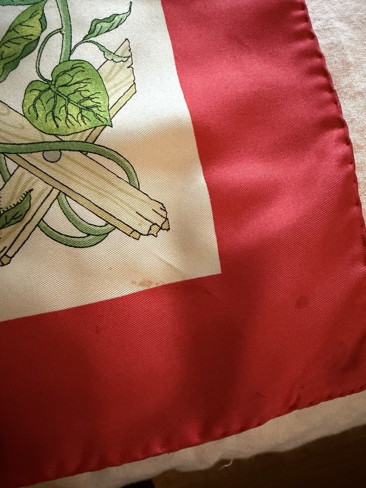 Vintage Gucci Silk Square Scarf Floral Multicolor Logo Accent for Women thumbnail 7