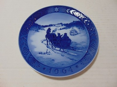 1964 Collector Plate, Fetching The Christmas Tree Winter Scene, Royal Copenhagen