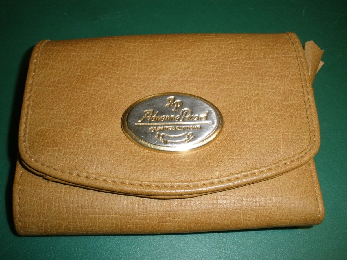 Maison De Sabre Small Leather Zip Around Wallet - Pomegranate Caviar