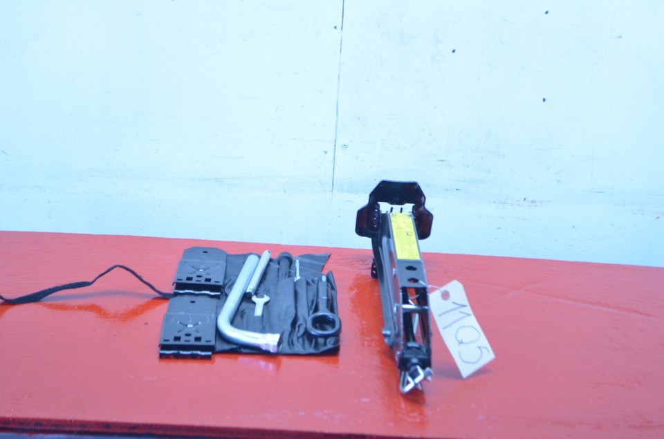 0917 AUDI Q5 EMERGENCY SPARE TIRE WHEEL JACK LIFT TOOLS & CASE OEM eBay