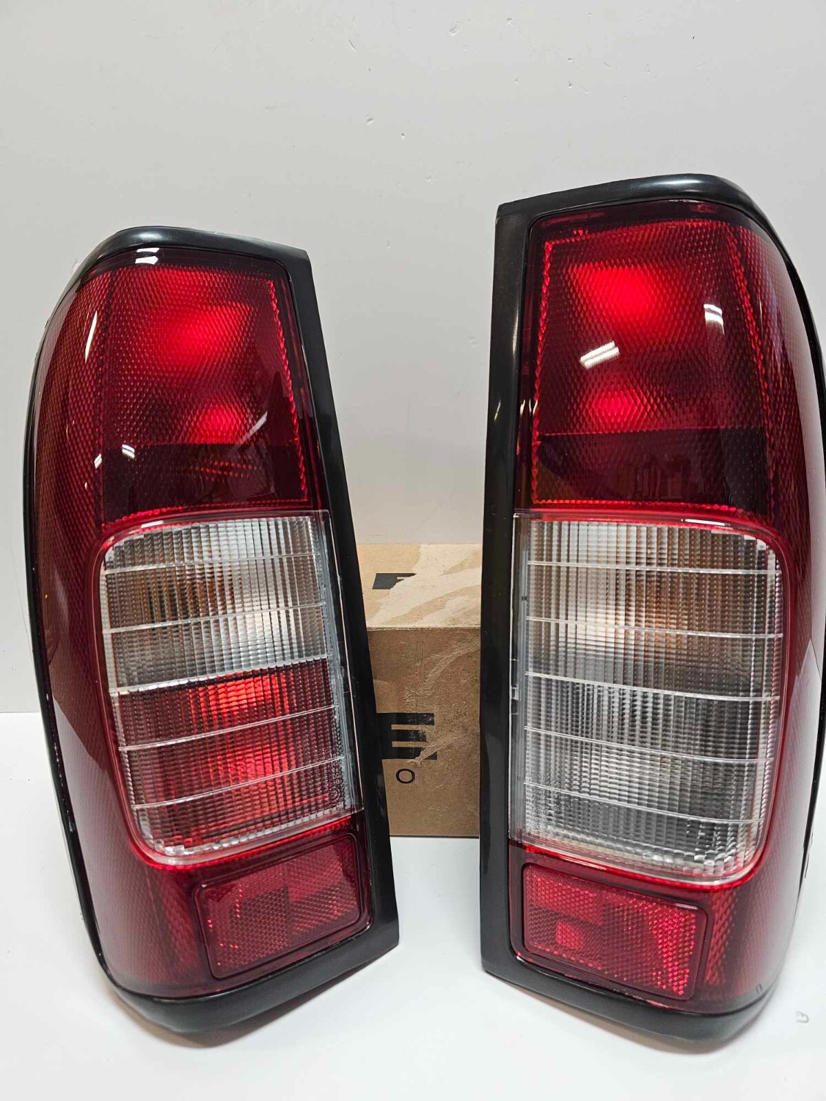 Feu arriere gauche droite Nissan Pick-up bloc optique de signalisation arriere 2004