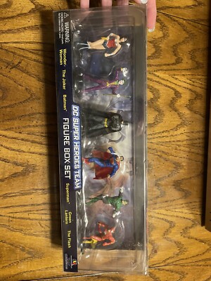 DC SUPER HEROES TEAM FIGURE BOX SET MONOGRAM
