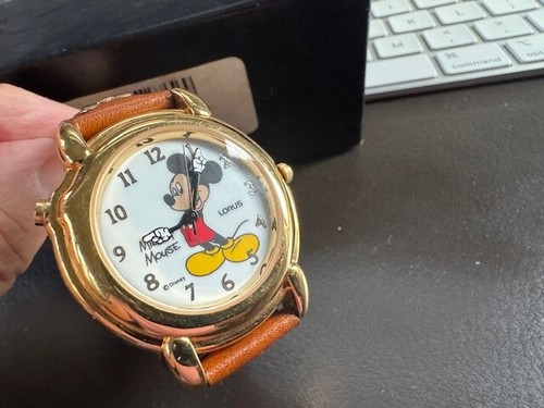 NIB VINTAGE LORUS Quartz Mickey Mouse Musical Watch BROWN STRAP TAG ON BACK - Picture 5 of 6