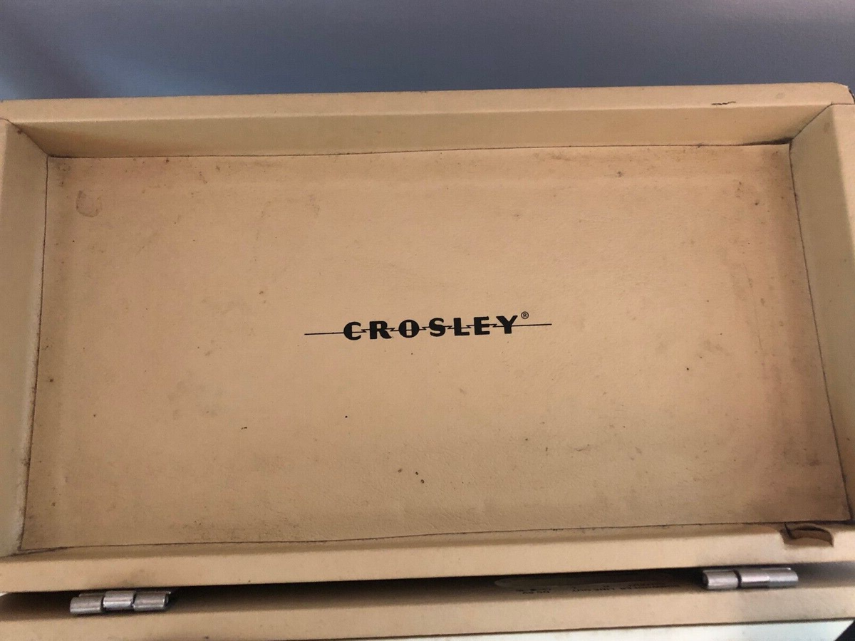 Crosley Portable Record Player 2007 Red Model CR40 with Crosley Portable Record Player 2007 Red Model CR40 with