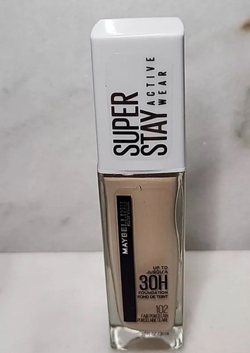 Maybelline New York Super Stay Active Wear 30H #102 Fair Porcelain.