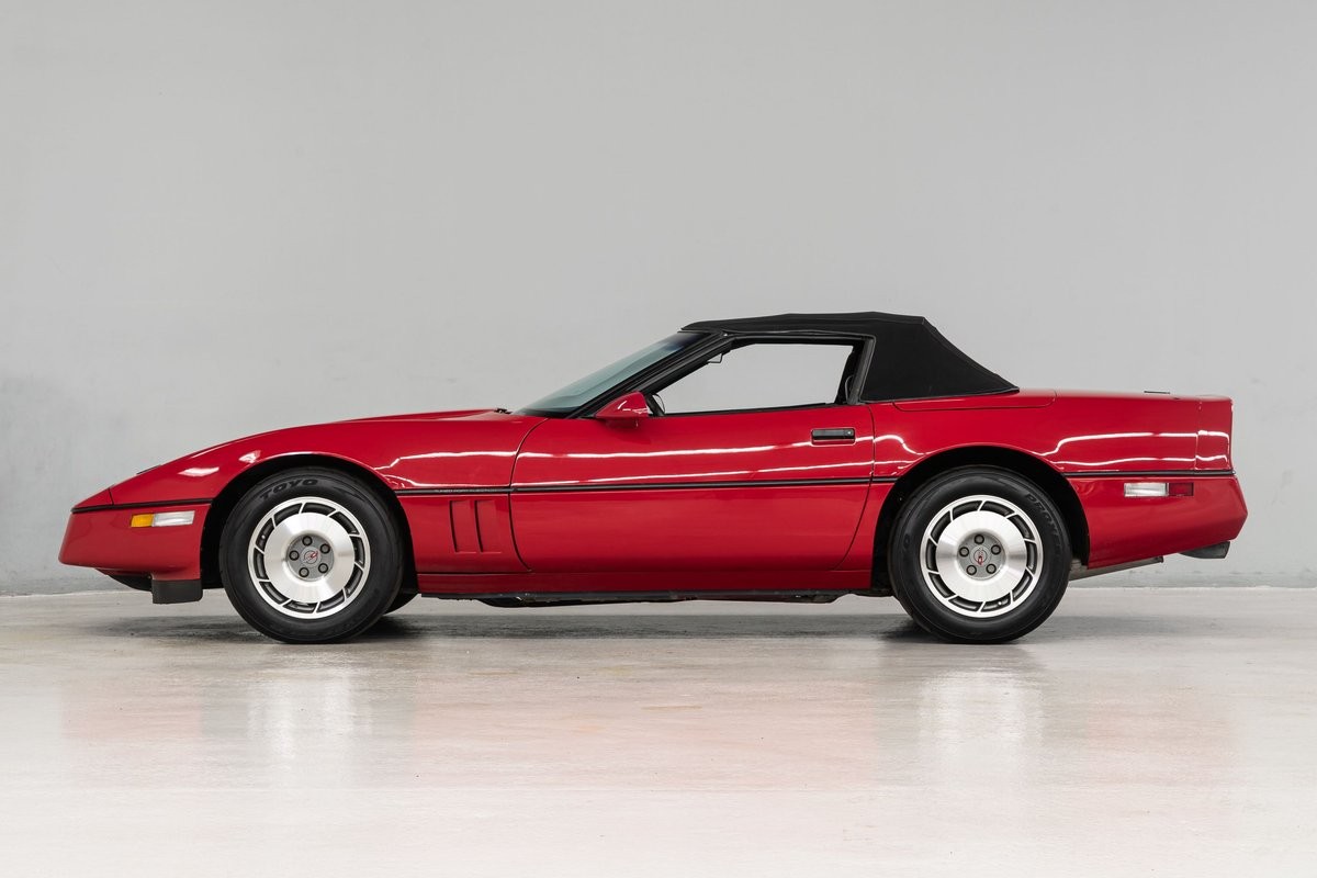 1987 Bright Red Chevrolet Corvette   | C4 Corvette Photo 3