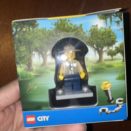 LEGO Promotional: 2014 Target Minifigure Gift Set (5004076) - Picture 6 of 11