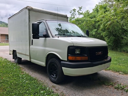 2004 GMC Savanna 10' Box Truck