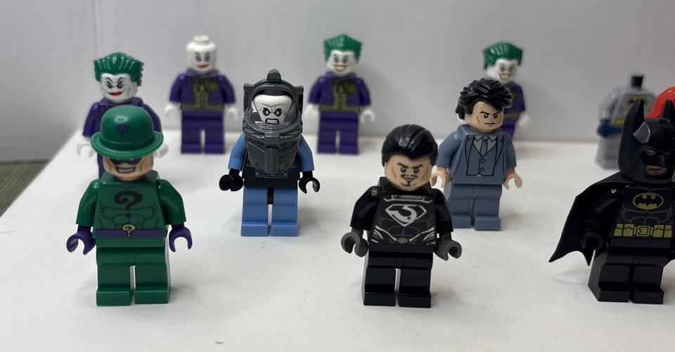 Lote de 15 minifiguras temáticas de Batman LEGO Foto 2 de 4