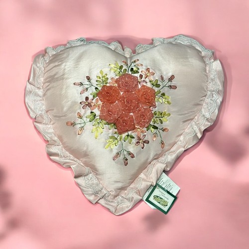 Collection Etc Accent Throw Pillow Heart Shaped- Pink Embroidered Ribbon Ruffle - 第 1/11 張圖片
