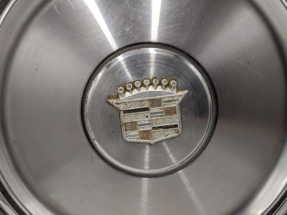 Cadillac 1968-1969 15" Fleetwood - Deville - Tapacubos Calais Foto 2 de 4