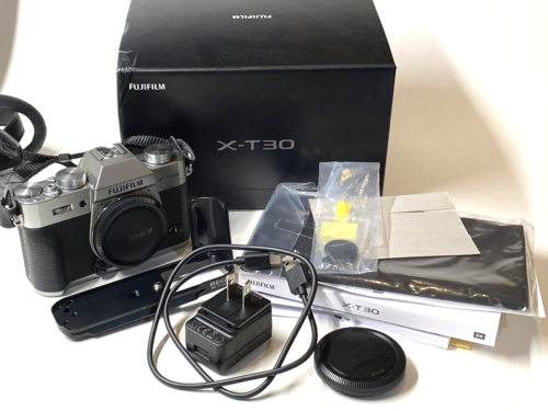 Fujifilm X-T30 26.1MP Mirrorless Camera - Silver (Body) with Grip and Adapter - Afbeelding 1 van 6