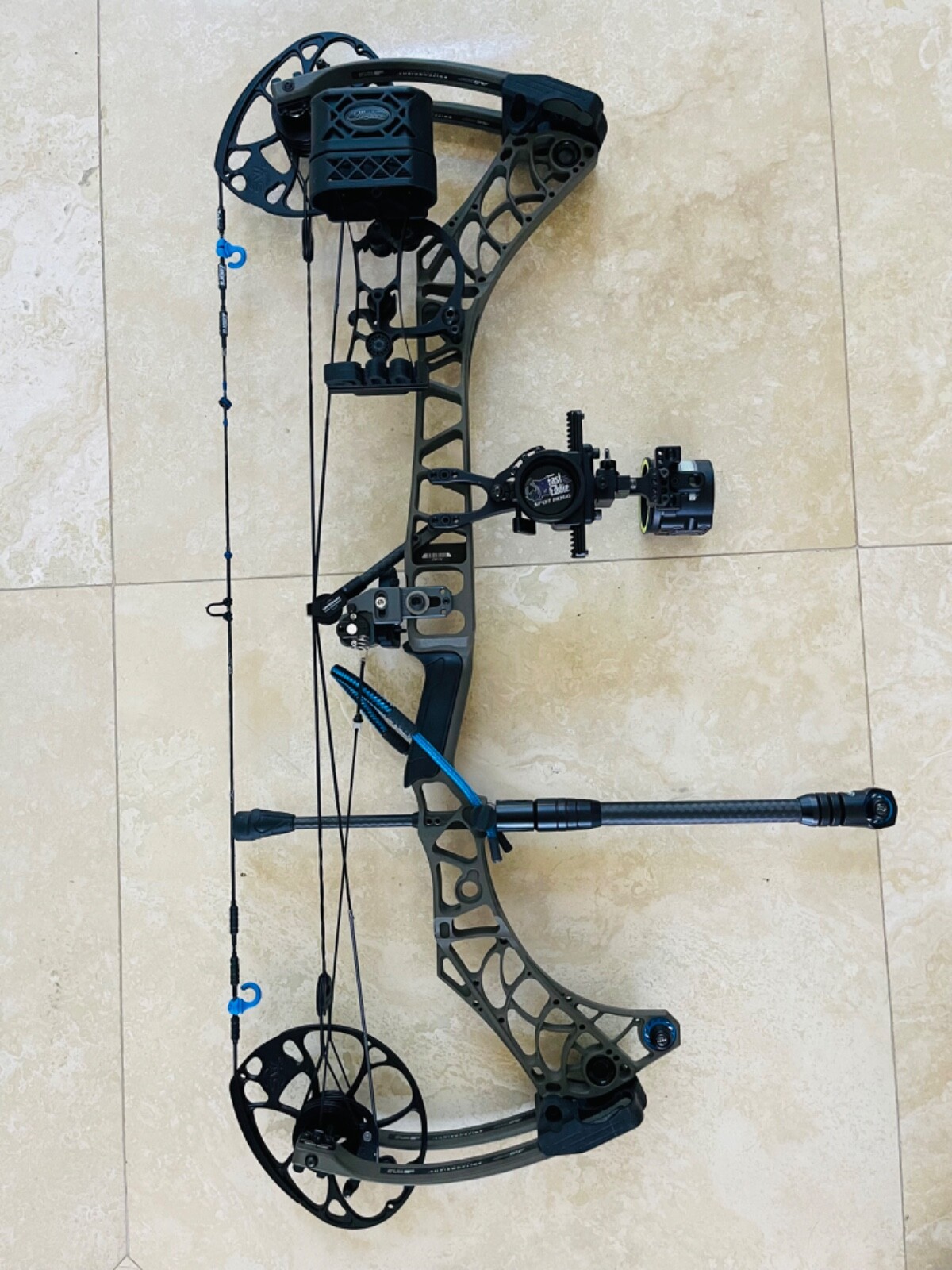 Matthews V3 31” Hamskea Rest, Matthews Stabilizer, Stand, Quiver & Case