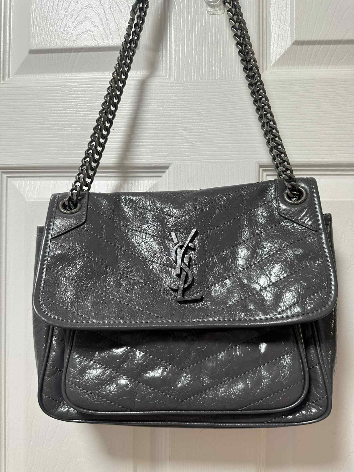 Borsa Yves Saint Laurent con patta grigia