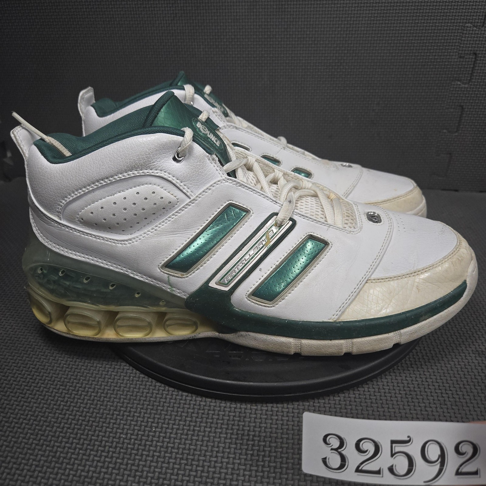 Mens Size 13.5 White Green Art 048704