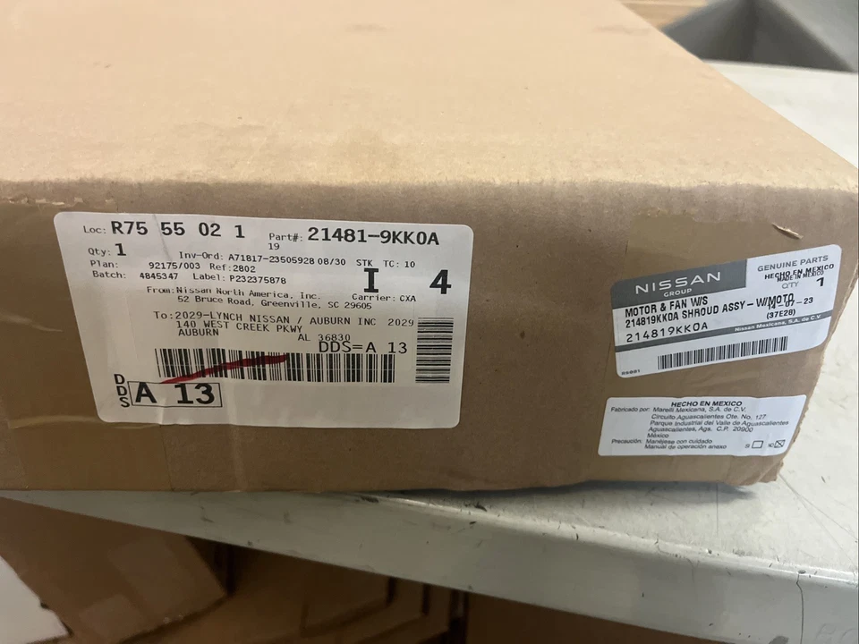 Cubierta del ventilador de refrigeración del radiador Nissan Versa 2011 OEM. Nuevo en caja Foto 2 de 4