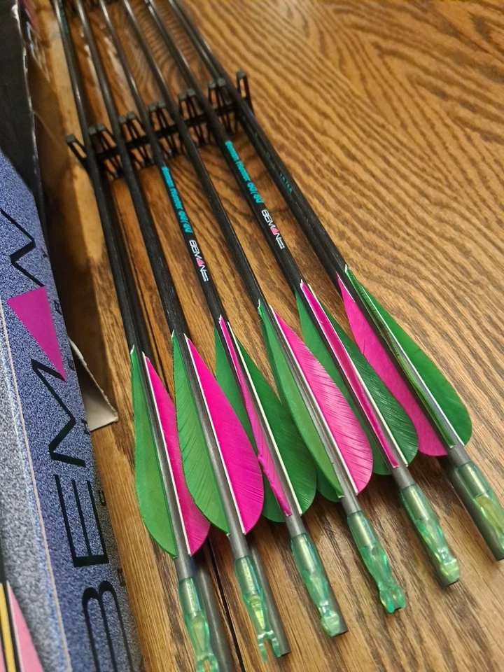 Beman Carbon  Hunter 60/80, Feathers Untrimmed, Need Inserts And Heads Installed - Image 2 of 4