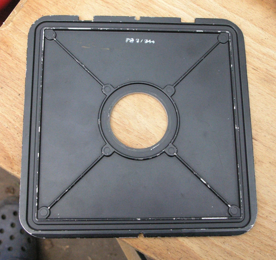 later 5x4 10 x 8 plaubel peco etc flat lensboard compur copal 1 42mm hole - Image 2 of 2