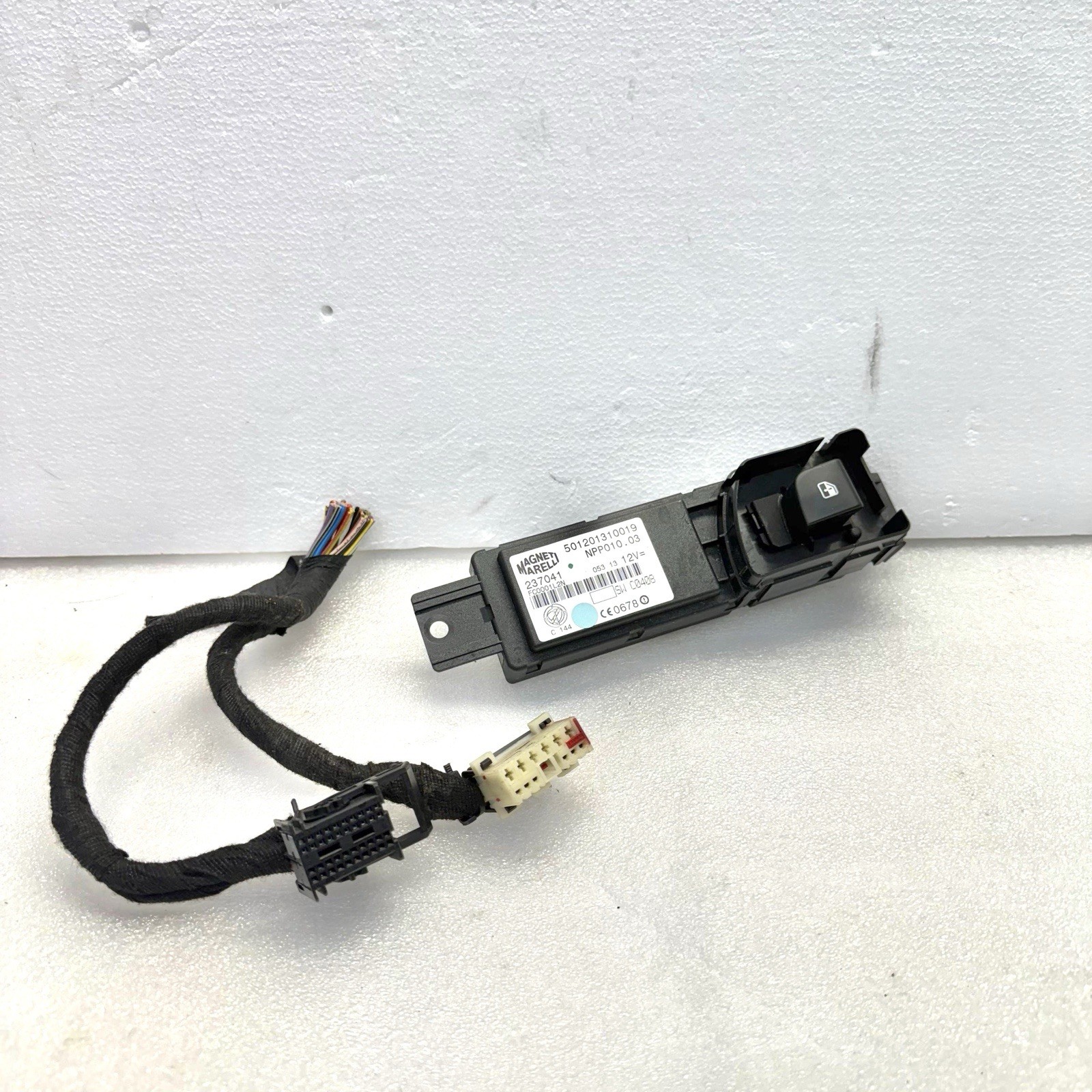 03-13 Maserati Quattroporte M139 Front Right Side Window Switch Control OEM