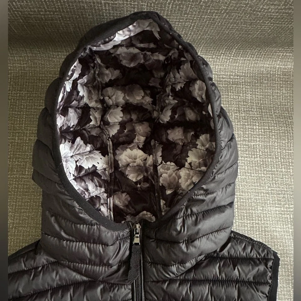 Betsey Johnson Performance Black Puffer Vest size Small - Image 3 of 4