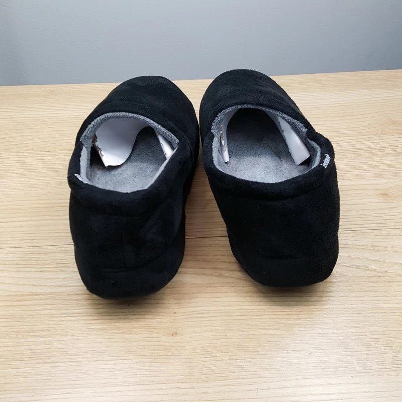 Zapatillas ISOTONER para Hombre Talla 9.5 10.5 Negras Sin Cordones Microgamuza Felpa Cómodas Acogedoras Foto 2 de 4